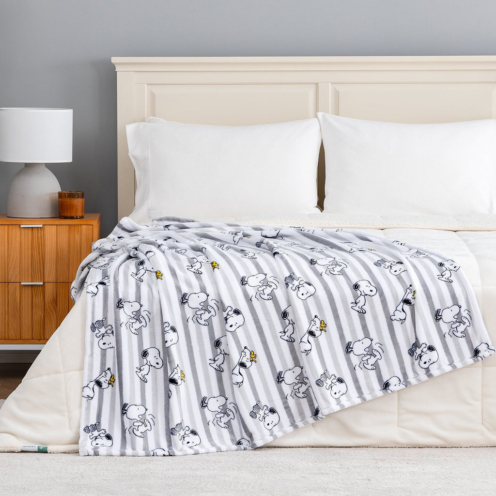 Peanuts® VelvetLoft® Throw